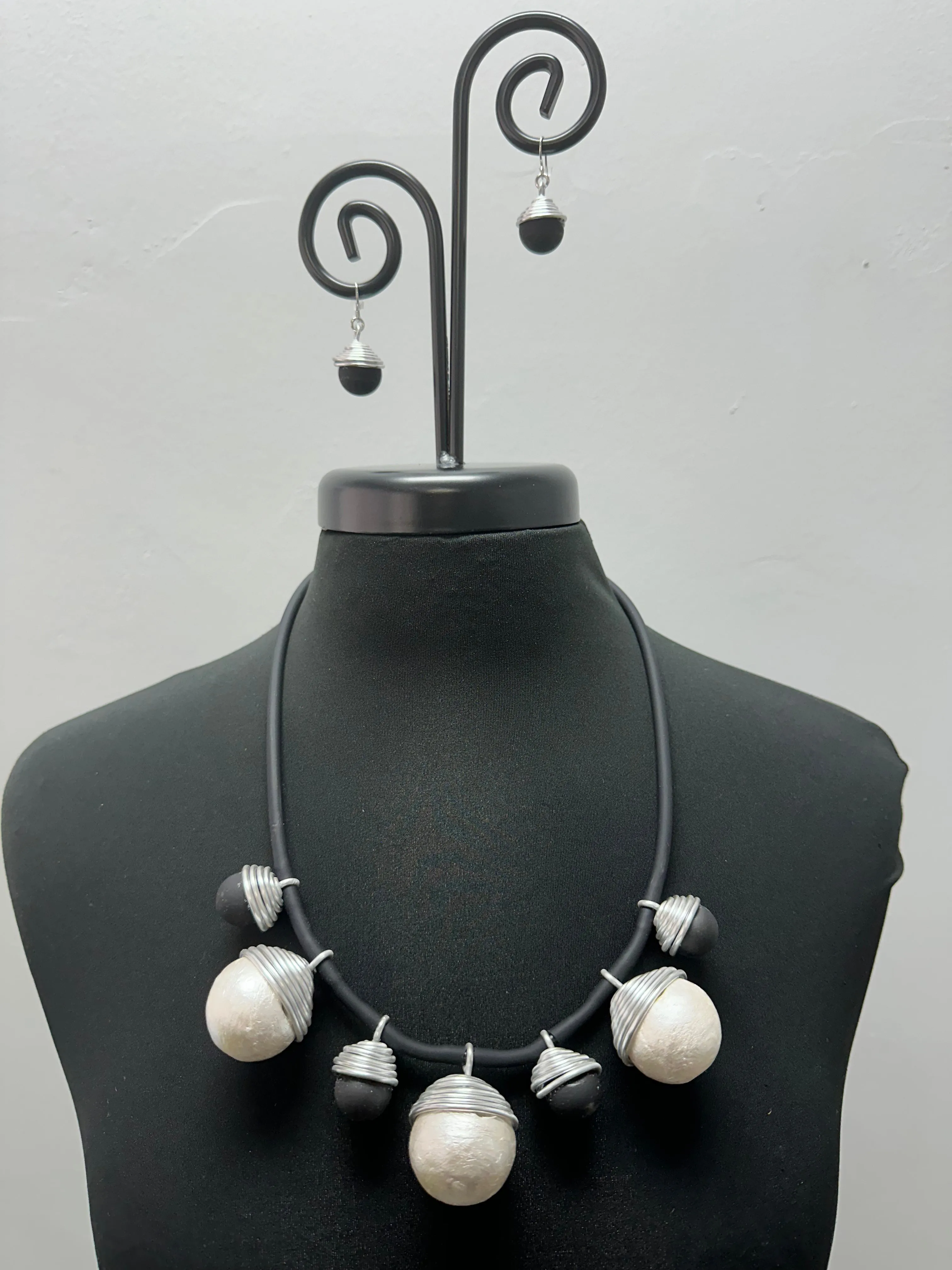 Black and White Bellota Necklace