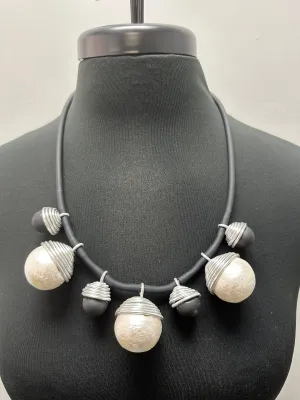 Black and White Bellota Necklace