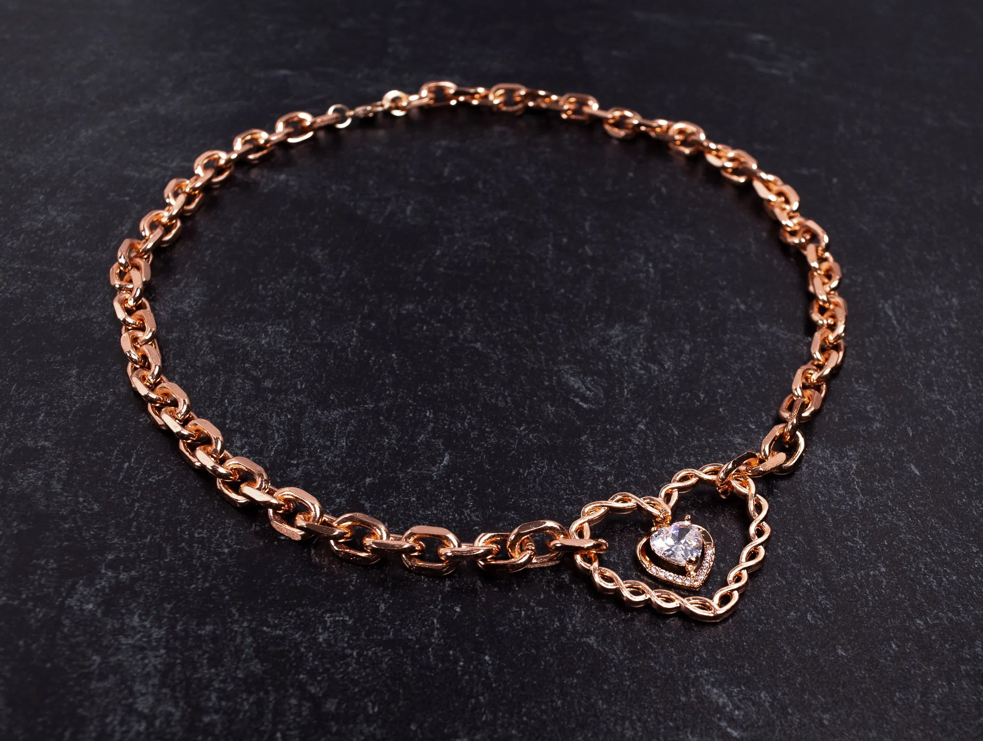 Discreet Day Collar - Chained Heart O-link Chain Choker