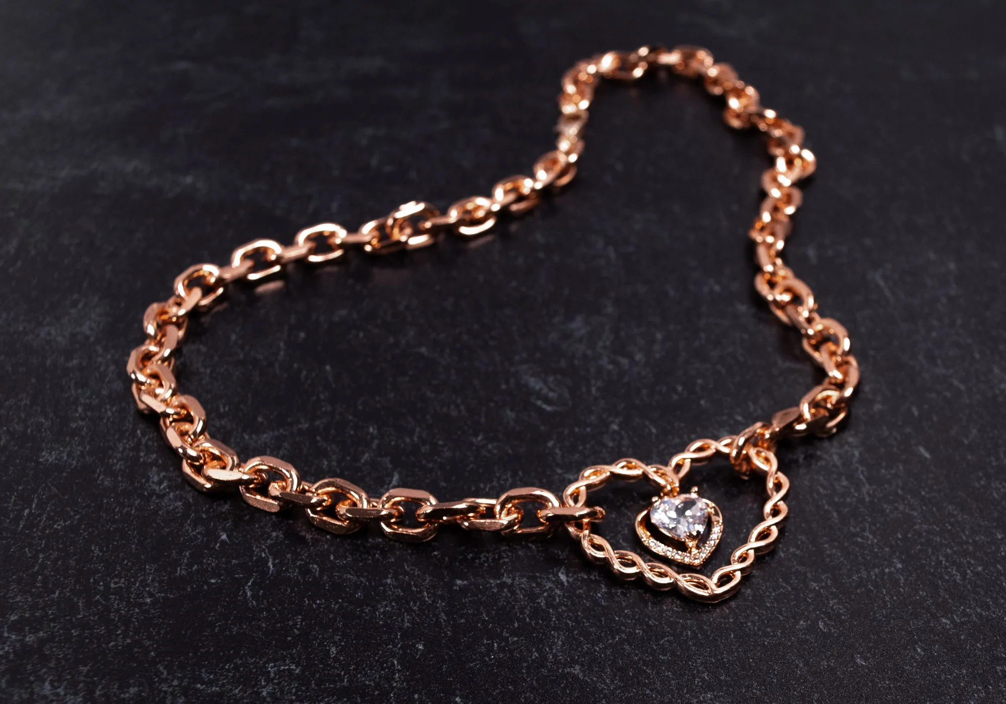 Discreet Day Collar - Chained Heart O-link Chain Choker