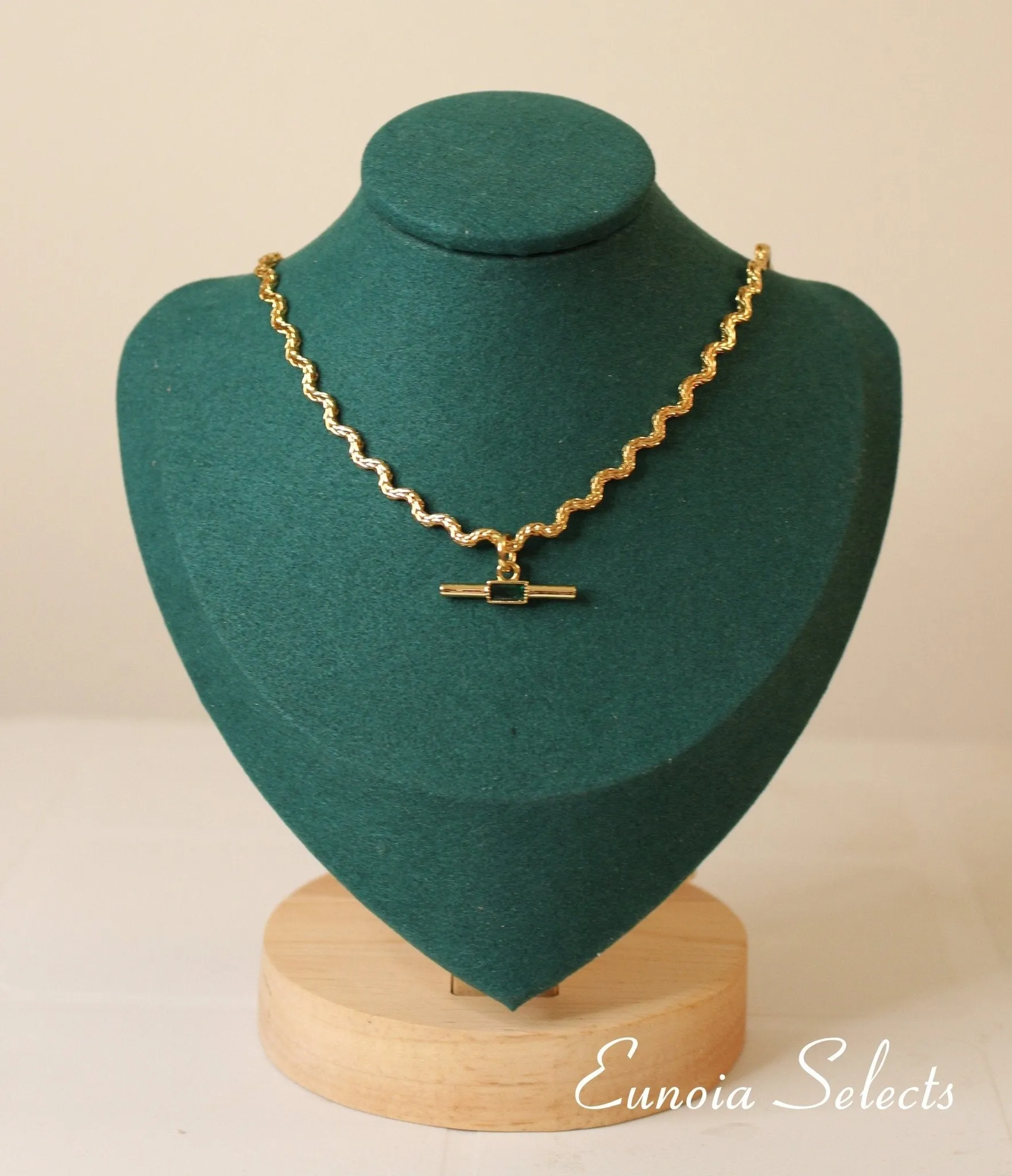 Medusa 18K Gold Plated Rope Chain Necklace w. Emerald Gem Pendant