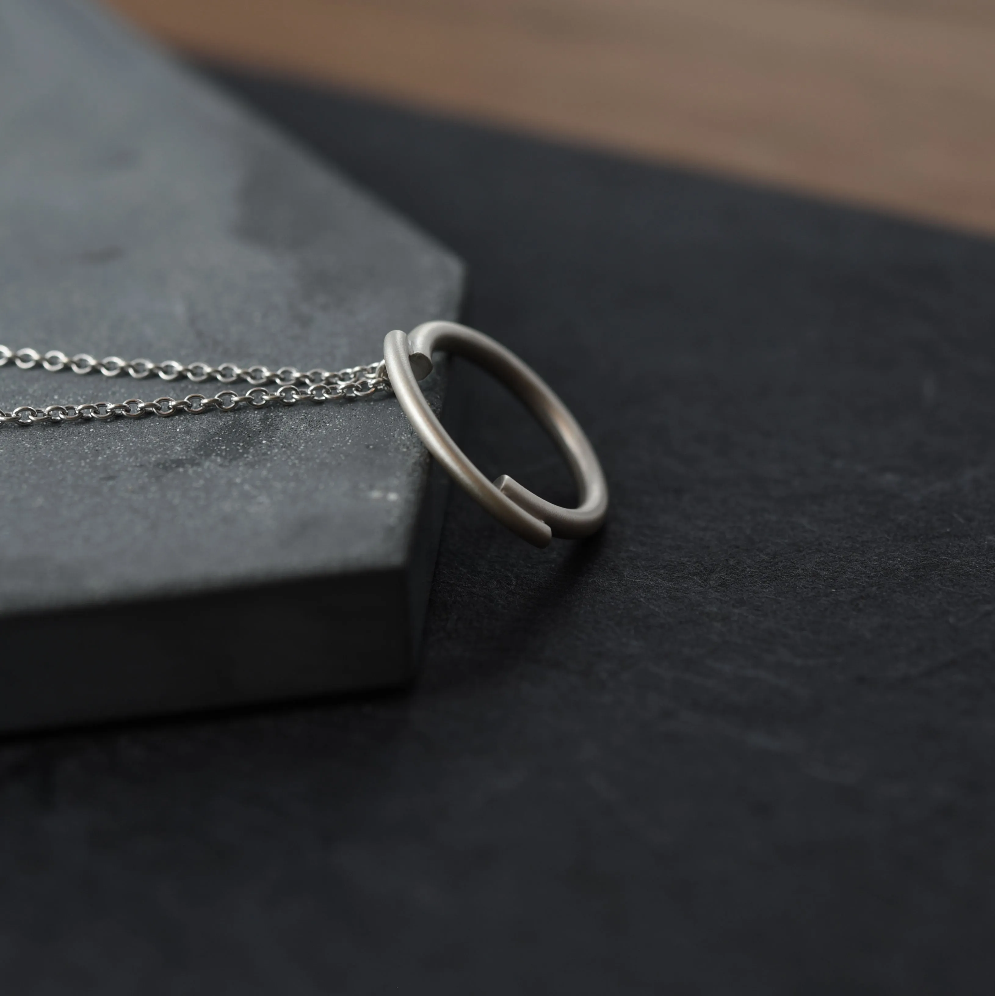 Minimalist circle necklace N°4