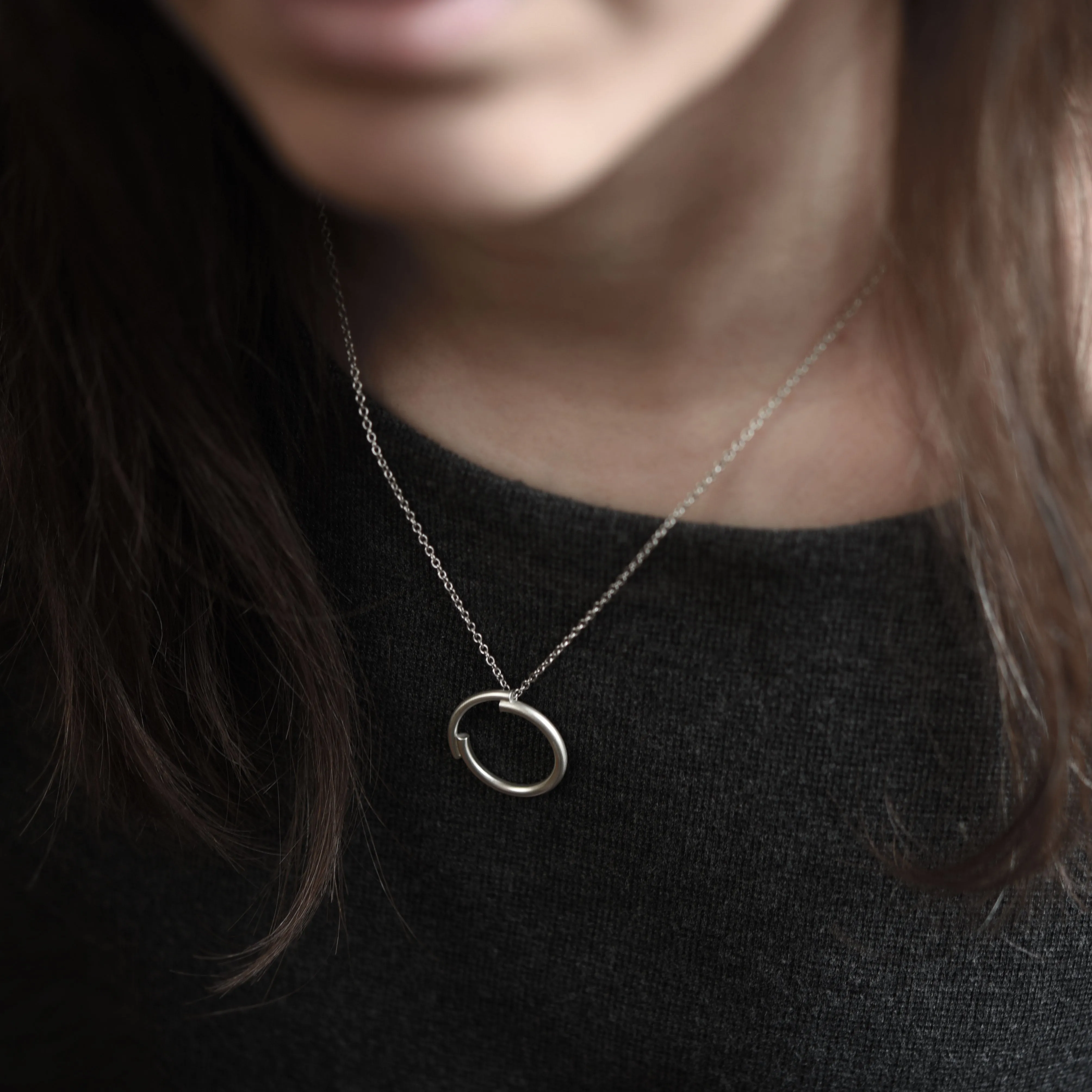 Minimalist circle necklace N°4