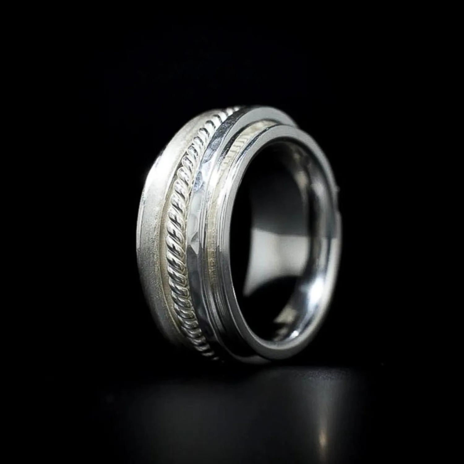 Saturn Spinner Ring