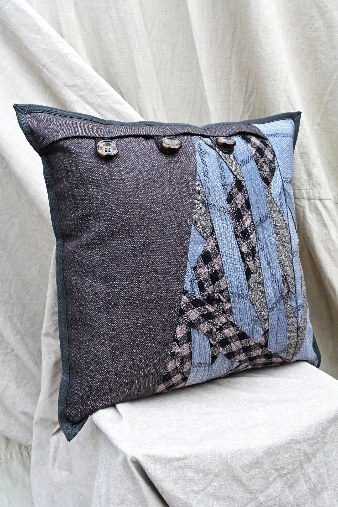 SQUARE APPLIQUE CUSHION - UMBER SANDSTONE